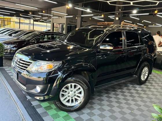 TOYOTA HILUX SW4 3.0 SRV 4X4 7 LUGARES 16V TURBO INTERCOOLER DIESEL 4P AUTOMÁTICO